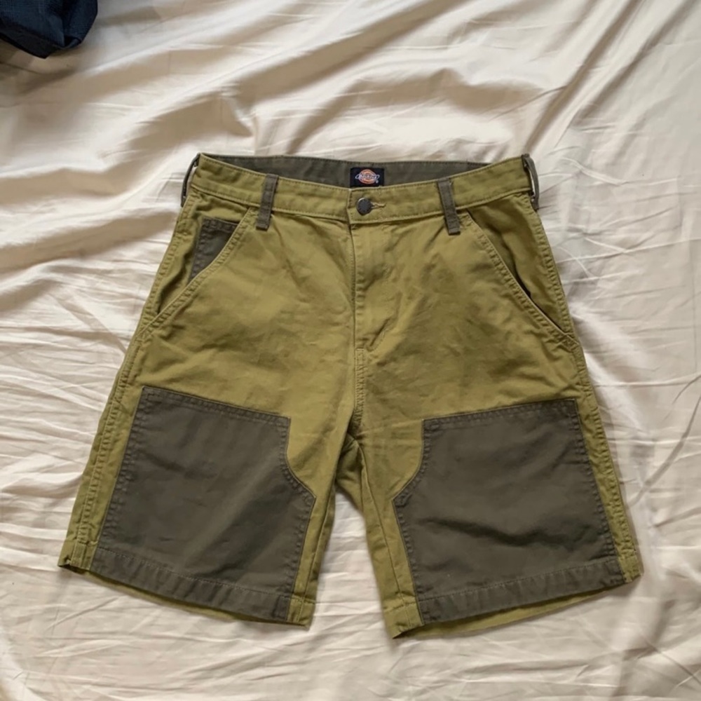 Dickies Green Dual Tone Cargo Shorts - size 30